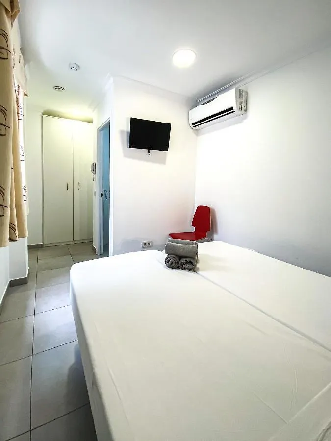 Хостел Hostal Bruselas Малага