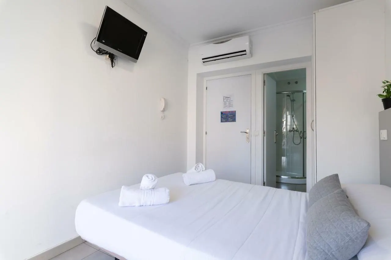 Hostal Bruselas Малага 0*,